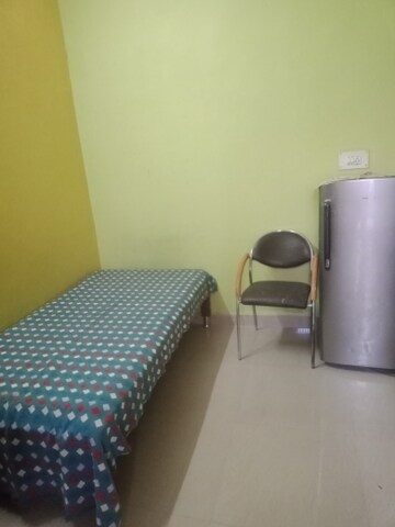 Room in 1 BHK Villa at Aliganj – for Rent