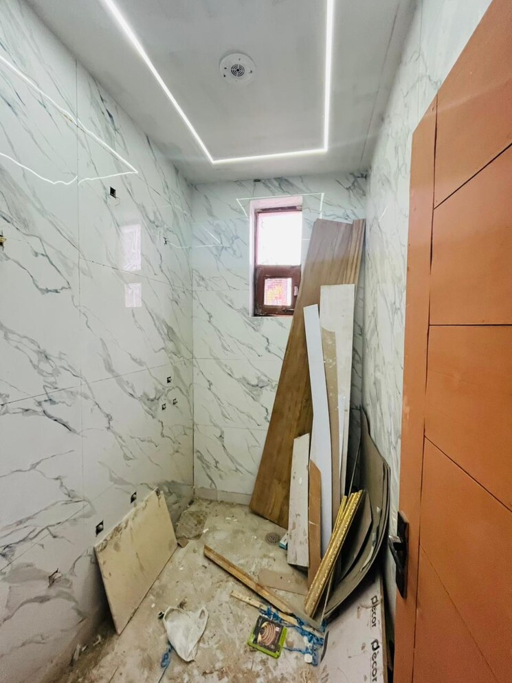 Attached Bathroom, sector 42 3 Bedroom 2470 Sq.Ft. Builder Floor In Sector 42 Faridabad 8078088