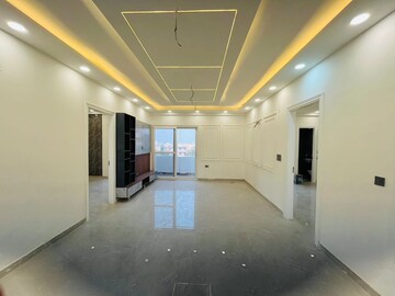 Living Room in 4 BHK Builder Floor at Sector 43 – for Sale