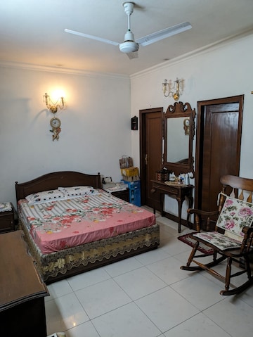 Bedroom in 2 BHK Apartment at Unitech Heritage City, Sector 25 – for Rent