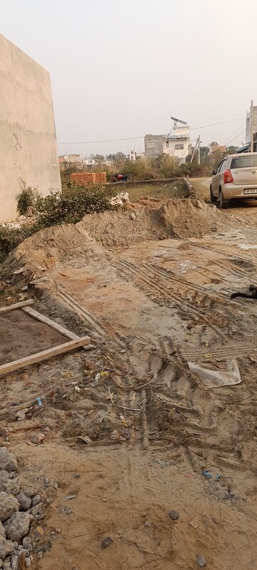  Plot For Sale in Gomti Nagar