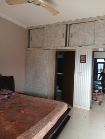 Room in 3 BHK Builder Floor at MP Metro Towers, Dhakoli Village – for Rent