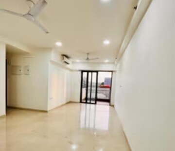Room in 2 BHK Apartment at Shapoorji Pallonji Vicinia, Powai – for Rent