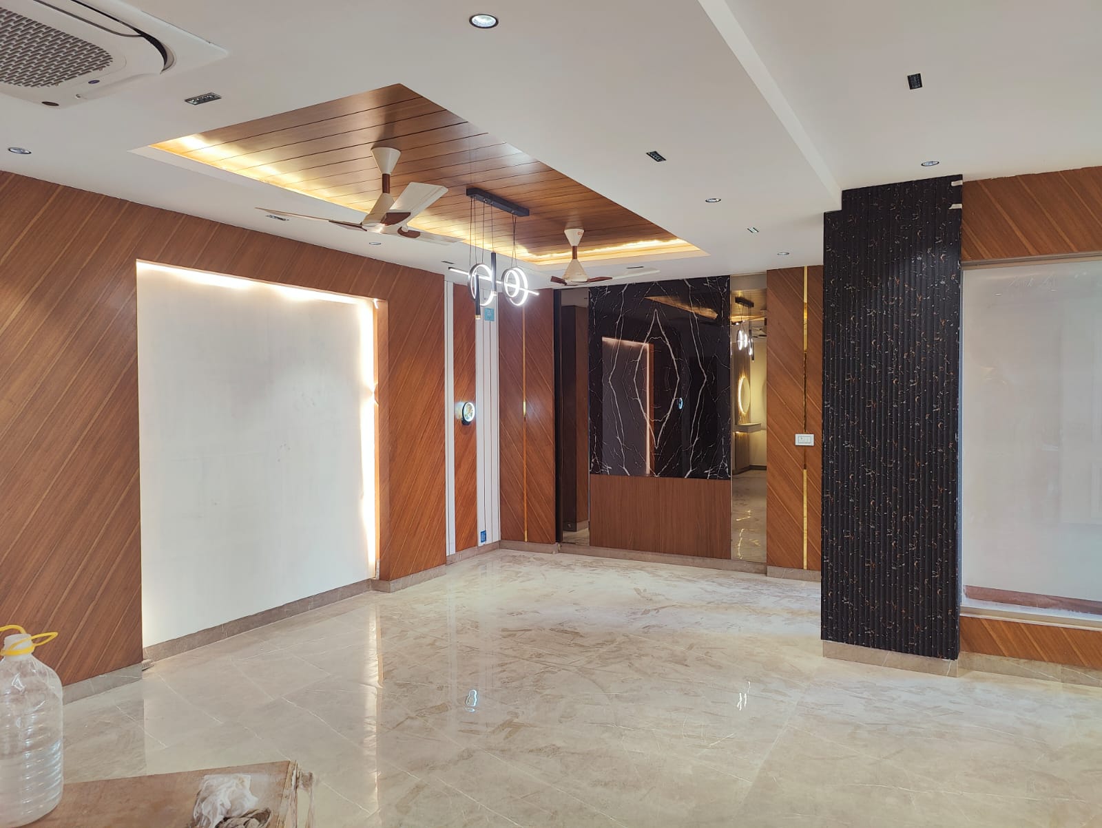 4 BHK + Servant Room 6000 Sq.Ft. Apartment in DLF The Aralias