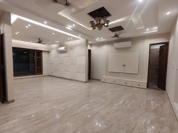 Room in 4 BHK Apartment at DLF The Aralias, Sector 42 – for Sale