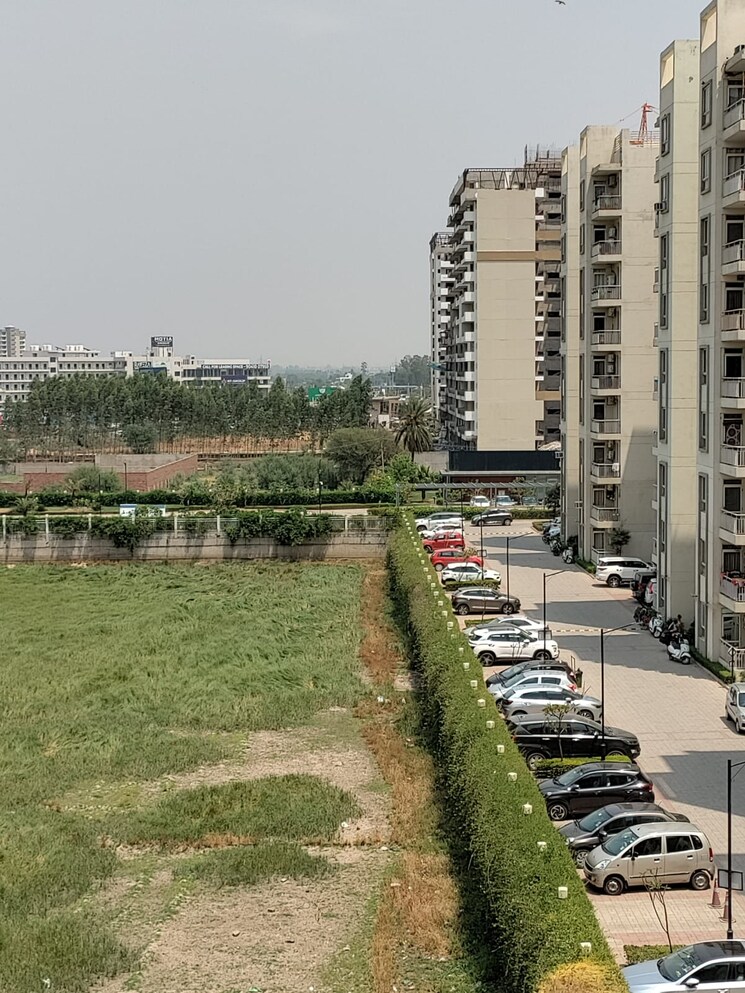 Balcony, international airport road 2 Bedroom 1350 Sq.Ft. Apartment In International Airport Road Zirakpur 8078333