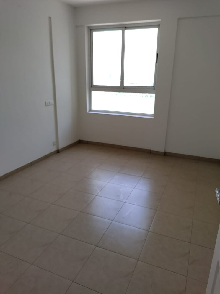 Room, international airport road 2 Bedroom 1350 Sq.Ft. Apartment In International Airport Road Zirakpur 8078333