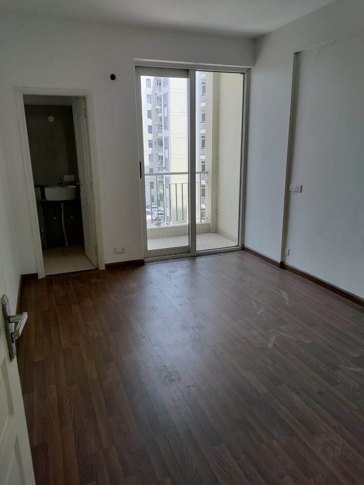 Room, international airport road 2 Bedroom 1350 Sq.Ft. Apartment In International Airport Road Zirakpur 8078333