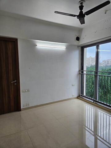 Room in 2 BHK Apartment at Kalpataru Parkcity Sunrise B, Kolshet Road – for Sale