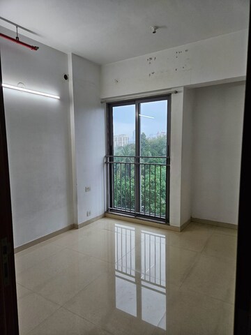 Room in 2 BHK Apartment at Kalpataru Parkcity Sunrise B, Kolshet Road – for Sale