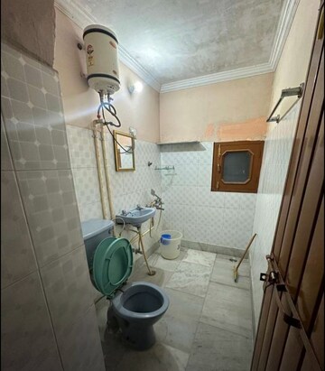 Bathroom in 1 BHK Builder Floor at Sector 38 – for Rent