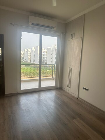 Room in 2.5 BHK Apartment at Central Park 3 Flower Valley, Sohna Sector 33 – for Sale