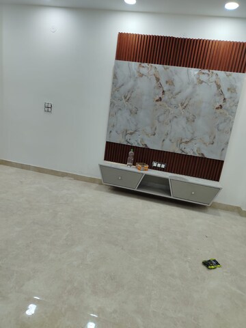 Room in 2 BHK Builder Floor at Mahavir Enclave – for Sale
