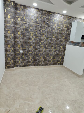 Room in 2 BHK Builder Floor at Mahavir Enclave – for Sale