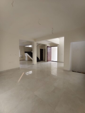 Room in 4 BHK Villa at Elegans Emperia, Velmala – for Sale