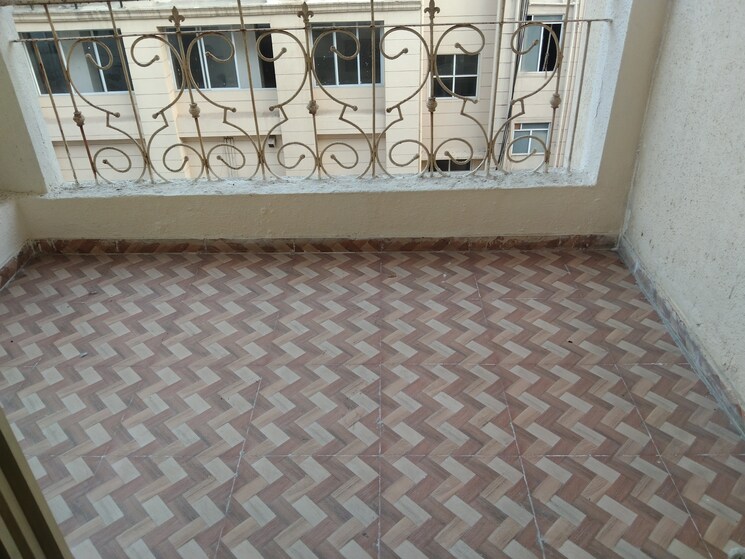  Parking, godrej-hill 2 Bedroom 1000 Sq.Ft. Apartment In Kalyan West Thane 8078511