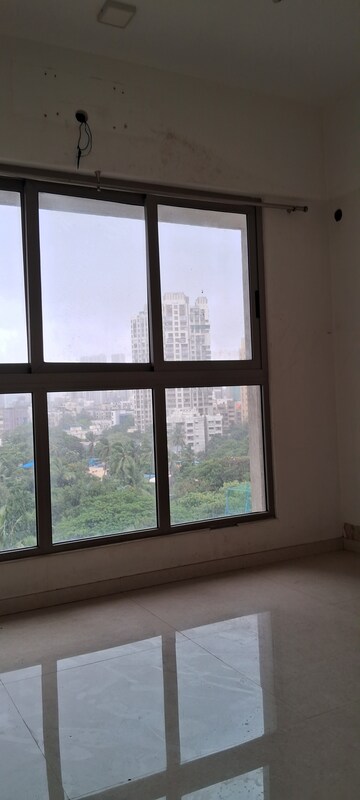 Room in 2.5 BHK Apartment at The Wadhwa Anmol Fortune, Goregaon West – for Rent