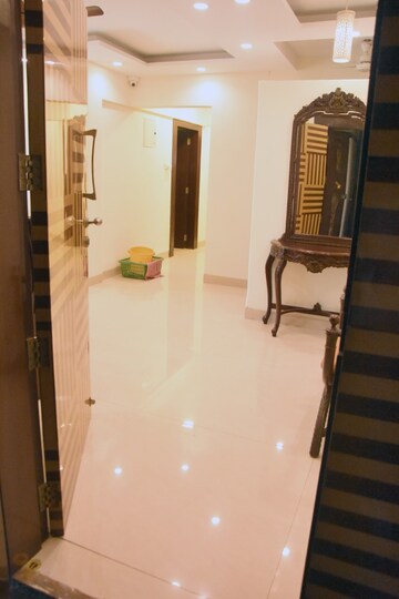Room in 2 BHK Apartment at Lok Nirman Apartments, Khar West – for Sale