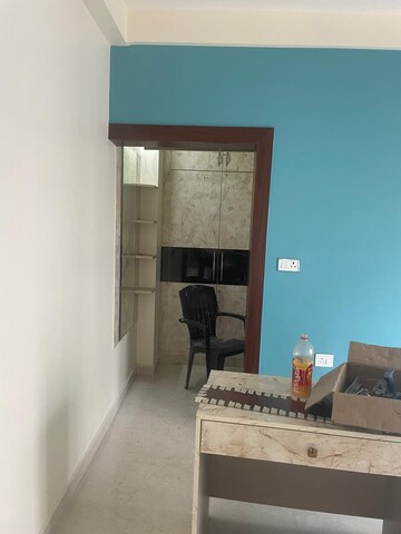 Furnished Amenities in 3 BHK Apartment at Mahagun Moderne, Sector 78 – for Rent