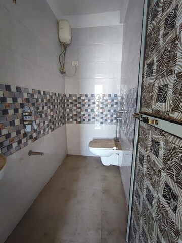 Attached Bathroom in 3.5 BHK Apartment at Metro Tulsi Elanza, Chembur – for Rent