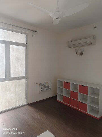 Room in 3 BHK Apartment at Ireo Victory Valley, Sector 67 – for Rent