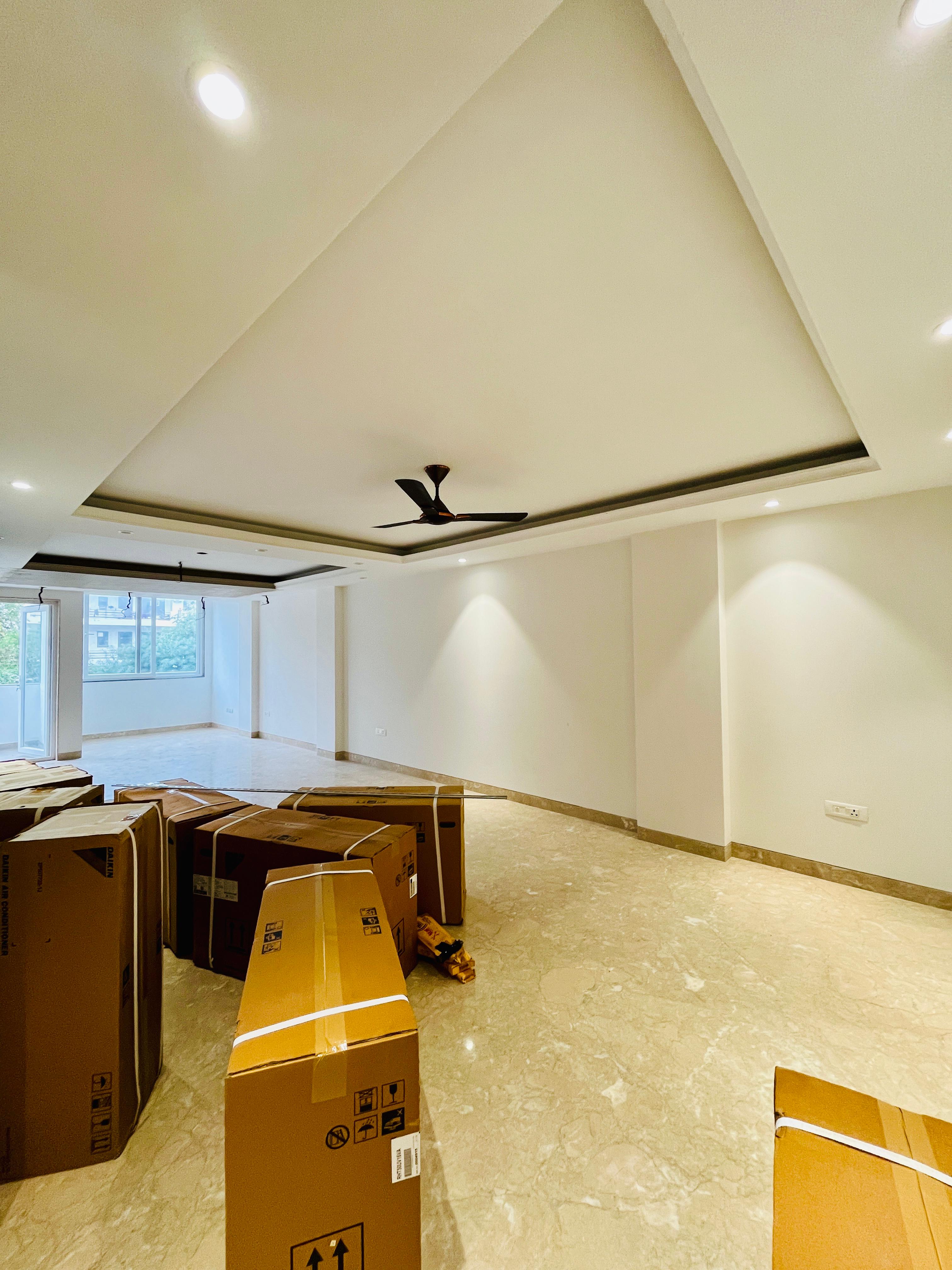 3 BHK + Servant Room 275 Sq.Yd. Builder Floor in Kohli One Malibu Town