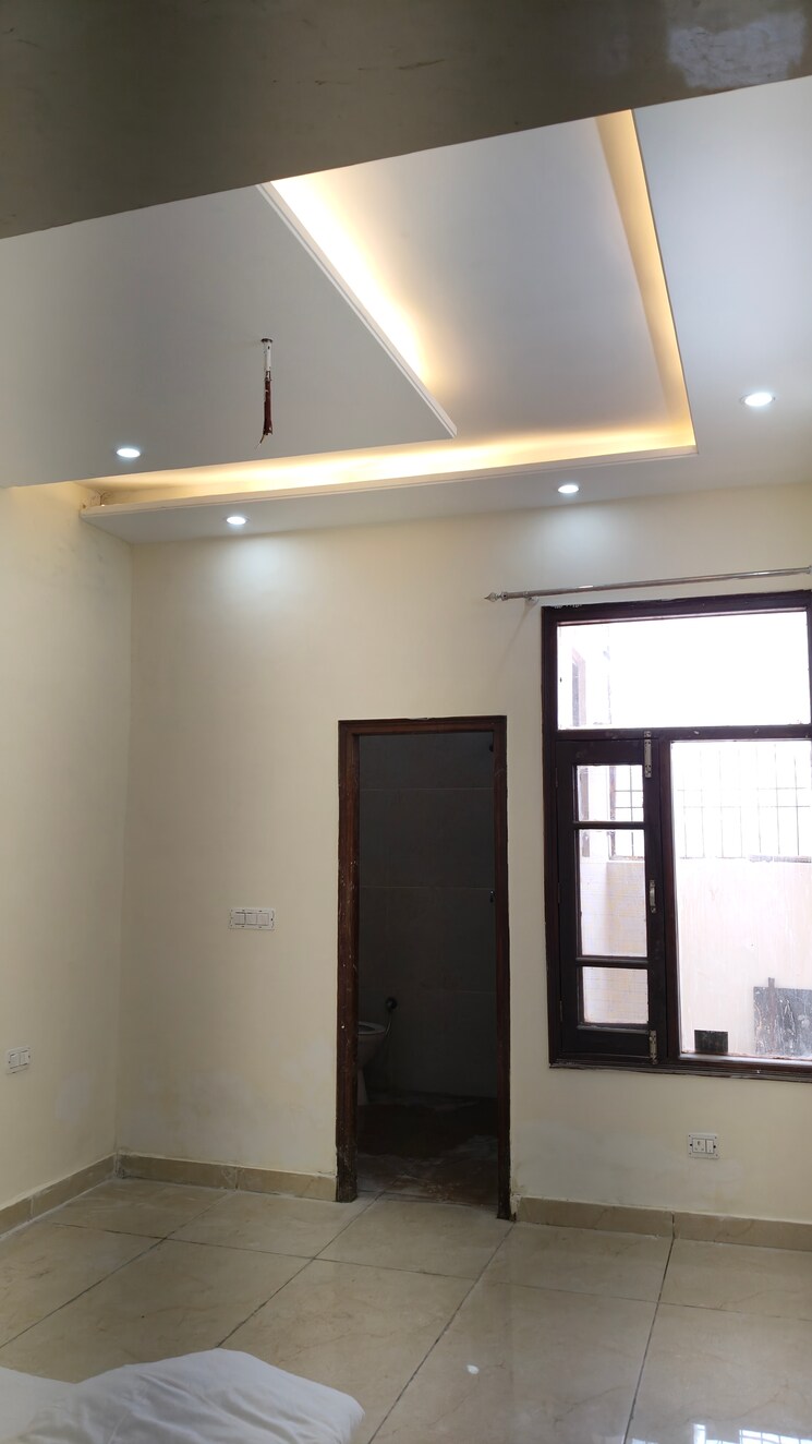 Room, peer mucchalla 3 Bedroom 1800 Sq.Ft. Apartment In Peer Mucchalla Zirakpur 8078704