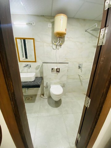 Bathroom in 1 BHK Builder Floor at Sector 46 – for Rent