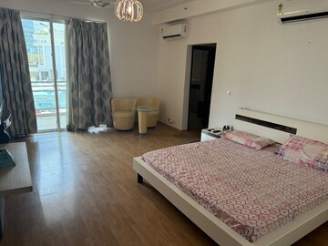 Bedroom in 4 BHK Apartment at DLF The Pinnacle, Dlf Phase V – for Rent