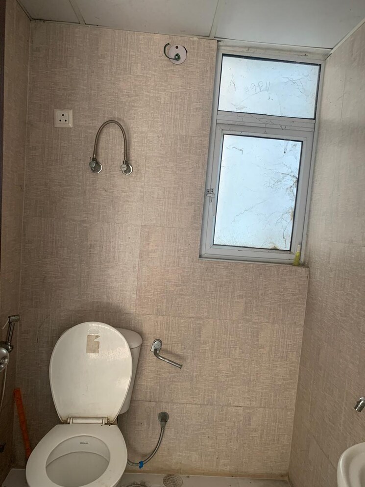 Bathroom, aditya-urban-homes 1 Bedroom 585 Sq.Ft. Apartment In Shahpur Bamheta Ghaziabad 8078767