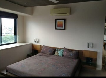 Bedroom in 4 BHK Apartment at Iconic bay View, Bandra West – for Rent