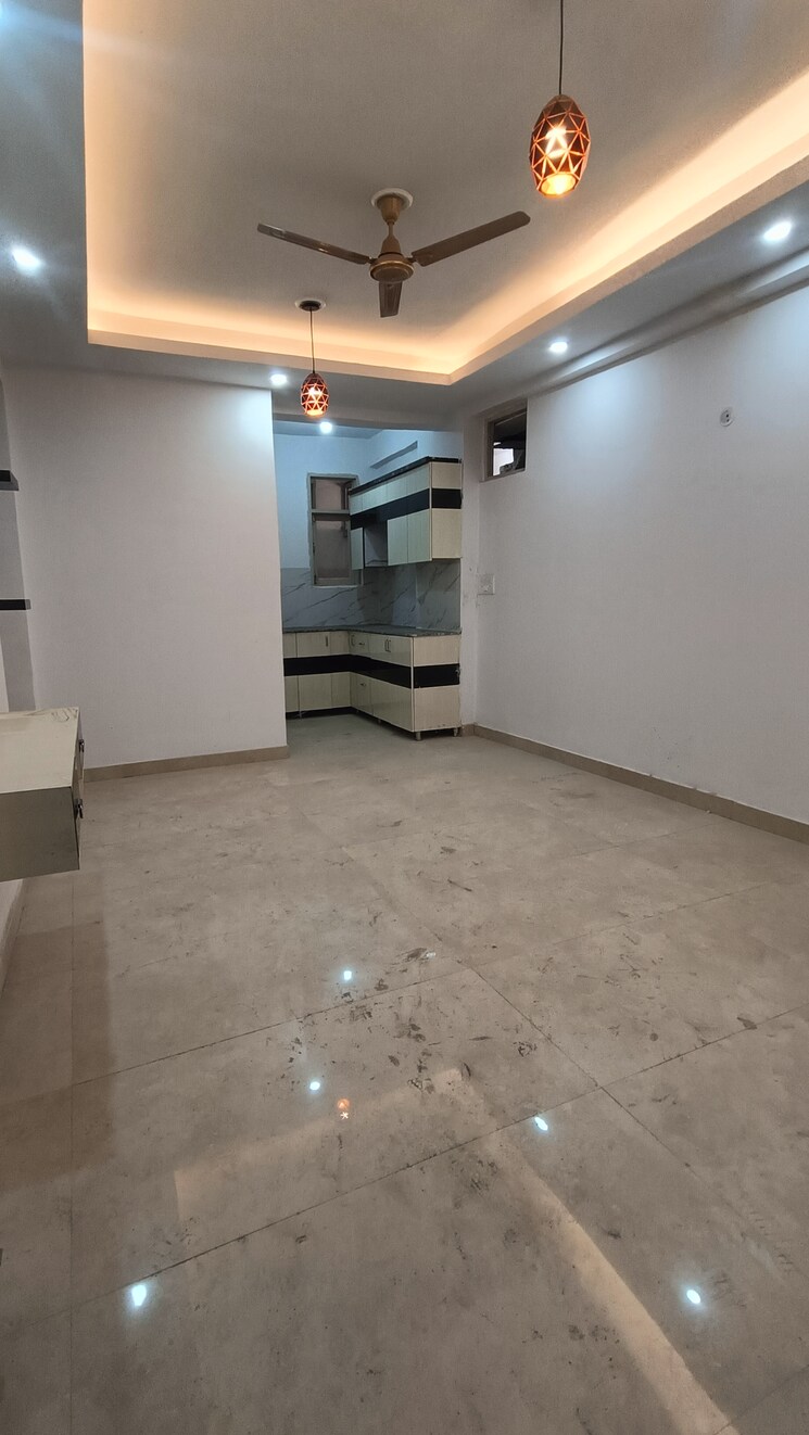 Living Room, sector 73 1.5 Bedroom 750 Sq.Ft. Builder Floor In Sector 73 Noida 8078816