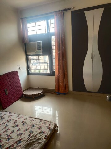 Furnished Amenities in 3 BHK Apartment at Sector 20 – for Rent
