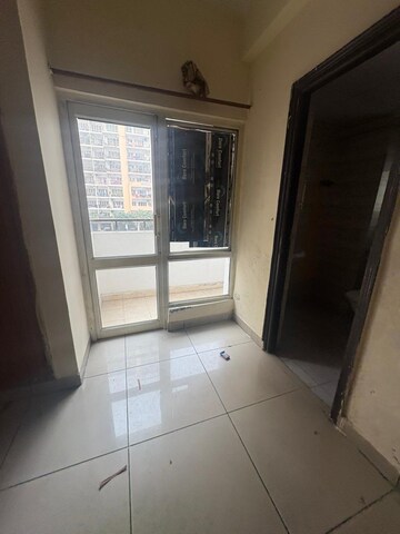 Room in 3 BHK Independent House at Sindhuja Greens, Sector 10 Greater Noida – for Rent