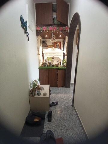 Furnished Amenities in 2 BHK Apartment at Sheffield Towers, Andheri West – for Rent