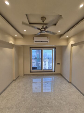 Room in 5 BHK Apartment at Bhumiraj Hermitage, Sanpada – for Sale