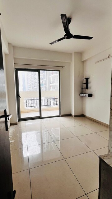 2 BHK Apartment For Rent in Gulshan Bellina, Sector 16 Greater Noida