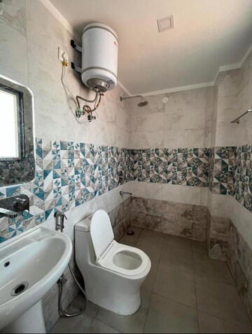 Bathroom in 2 BHK Builder Floor at Ardee City, Sector 52 – for Rent