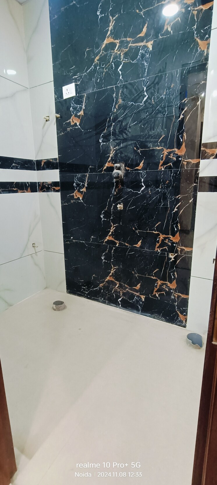 Bathroom, sector 73 3 Bedroom 1400 Sq.Ft. Builder Floor In Sector 73 Noida 8079035