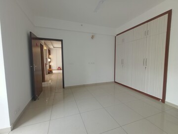 Room in 3 BHK Apartment at Gulshan Bellina, Sector 16 Greater Noida – for Rent