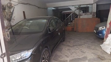 Parking in 3 BHK Builder Floor at Mahavir Enclave 1 – for Sale