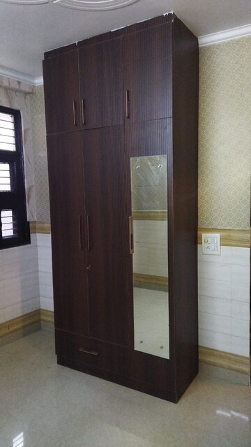 Building Lobby in 3 BHK Builder Floor at Mahavir Enclave 1 – for Sale