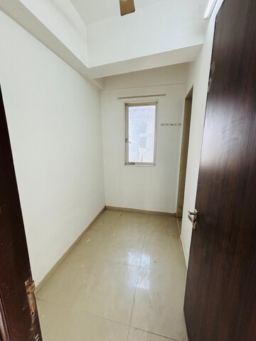 Room in 4 BHK Apartment at Vijay Orion II, Ghodbunder Road – for Rent