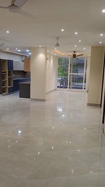Room in 3 BHK Builder Floor at Ansal Sushant Lok I, Sector 43 – for Rent