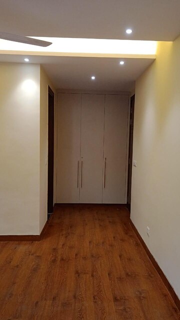 Room in 3 BHK Builder Floor at Ansal Sushant Lok I, Sector 43 – for Rent