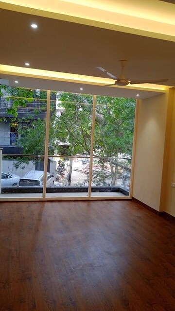 Room in 3 BHK Builder Floor at Ansal Sushant Lok I, Sector 43 – for Rent