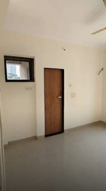Room in 2 BHK Apartment at Kshitij Apartment Chembur, Chembur – for Rent
