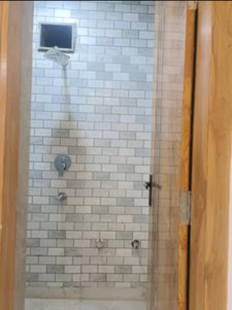 Bathroom, geeta colony 4 Bedroom 160 Sq.Ft. Penthouse In Geeta Colony Delhi 8079183