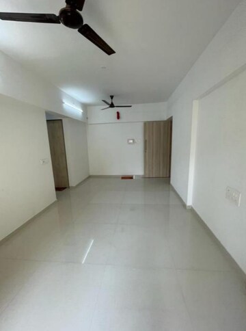 Room in 2 BHK Apartment at Kanakia Spaces Sevens, Andheri East – for Rent