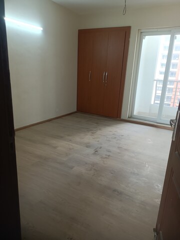 Room in 4 BHK Apartment at Lotus Panache, Sector 110 – for Rent